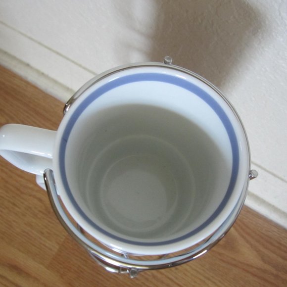 Snoopy Peanuts Easter 4 Cup Mug With Metal Holder Coffee Tea Home - Picture 3 of 5